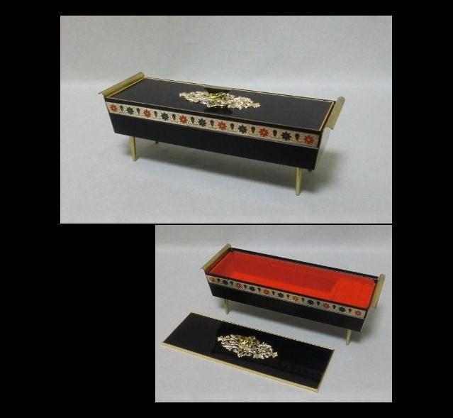 �W���G���[�E�{�b�N�X�@�~���[�t����Δ�