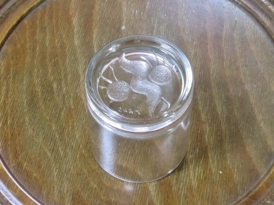 ���{���Y�@��̃O���X