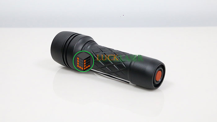 �z���C�g���[�U�[�|�C���^�[���O�̒����Ǝ˔͈�