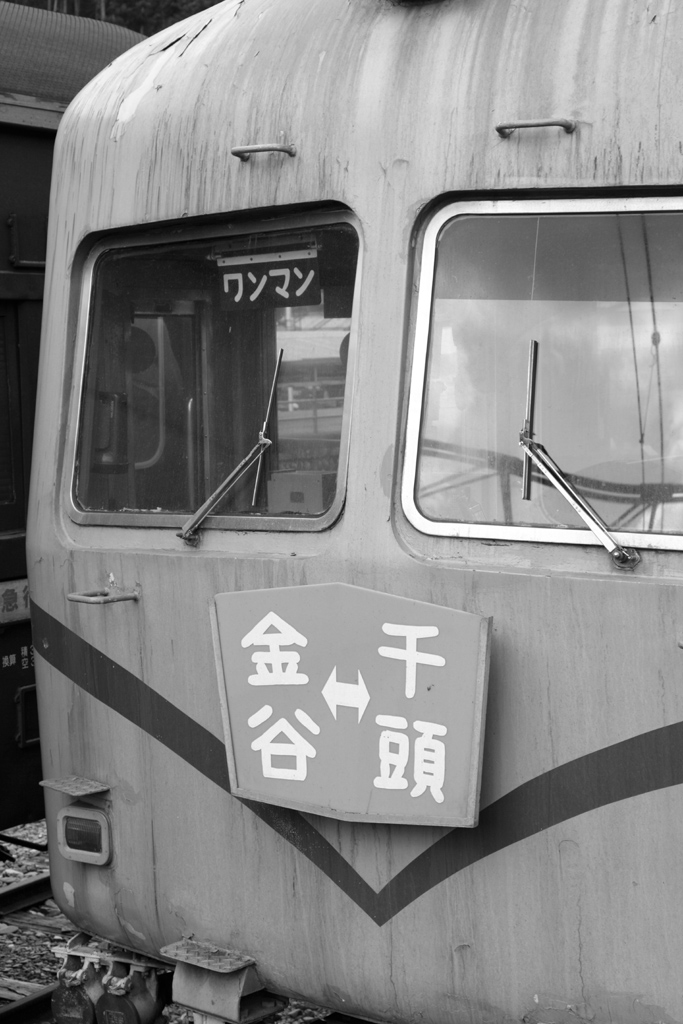 ����S����4