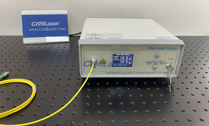 1550nm PM �t�@�C�o�[���[�U�[�����x���`�g�b�v