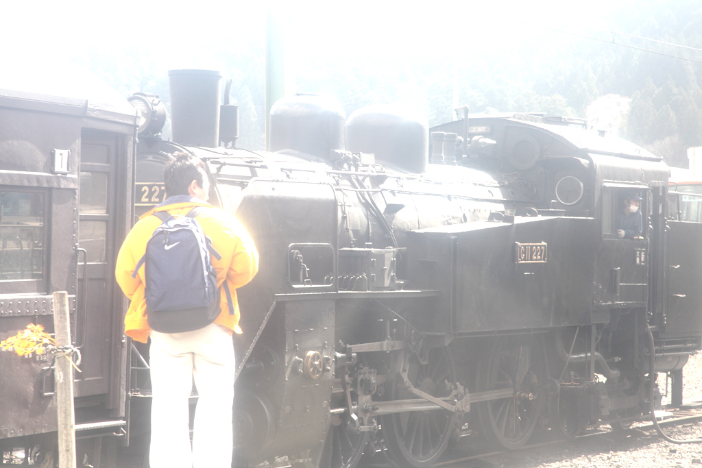 ����S����9