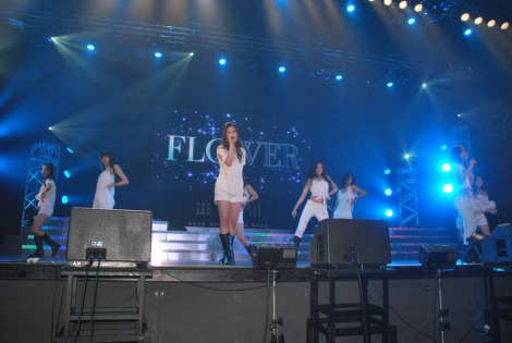 �gEXILE�̖����h�V��FLOWER�A5�l������9�l�̐���10���f�r���[