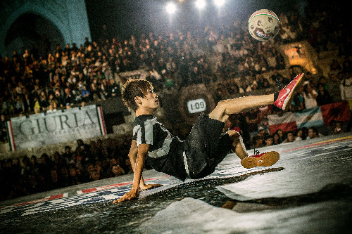 ���t�e�B���O���E���[�t���[�X�^�C����t�b�g�{�[��]�œ��{�l���D���I���Q�o�g�̓��{��\�A���c�k���Y����