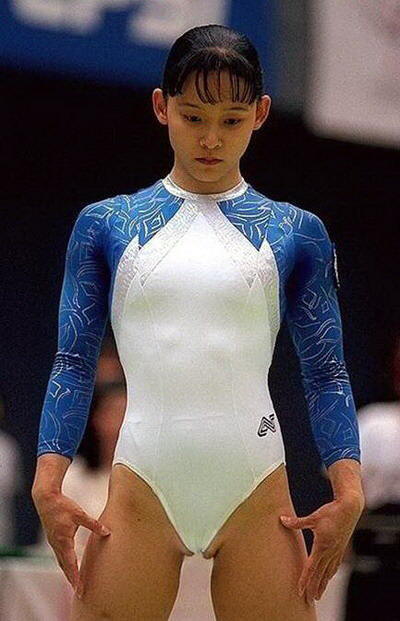 �X�|�[�c�̏u�Ԃ̖ʔ���Ռ��摜