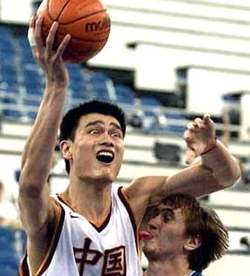 �X�|�[�c�̏u�Ԃ̖ʔ���Ռ��摜