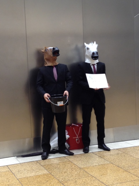 名古屋駅でチョコを募集していたらしいお馬さん