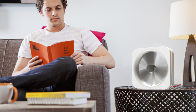 �X�^�C���b�V���ȃf�U�C���ŃR���p�N�g�ő|�����y����Ȑ�@�wAria�x