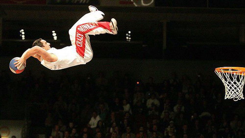 �X�|�[�c�̏u�Ԃ̖ʔ���Ռ��摜