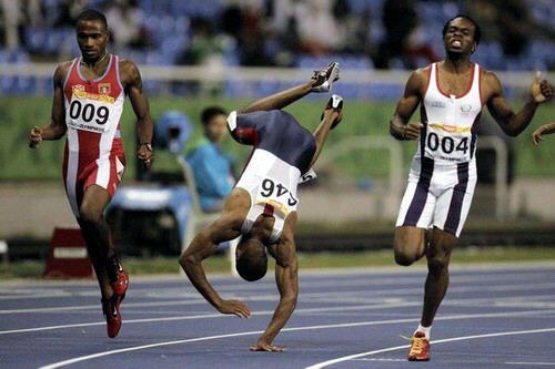 �X�|�[�c�̏u�Ԃ̖ʔ���Ռ��摜