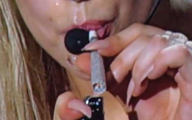 ���f�B�[�E�K�K��15�L�����̌�����I�A���X�e���_���̃��C�u�ő喃�z��